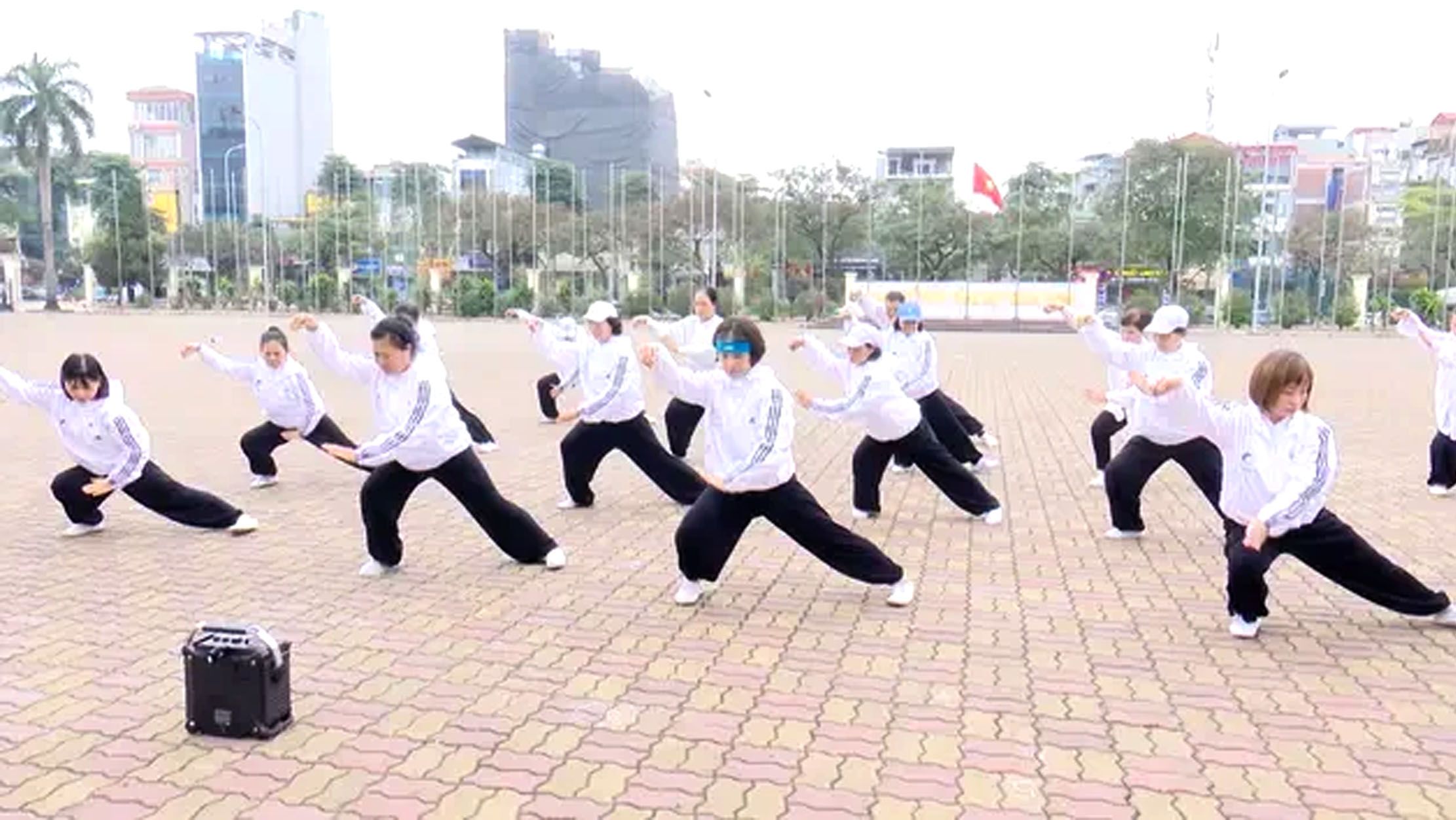 Những bài tập ngoài trời an toàn cho người cao tuổi